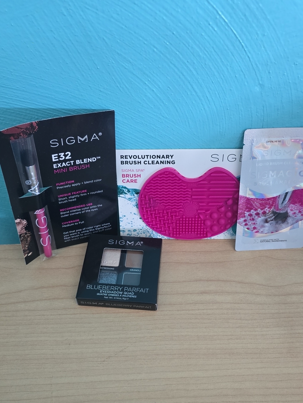 Sigma Beauty Blueberry Parfait Eyeshadow Quad, Mini Brush, Brush Cleaner